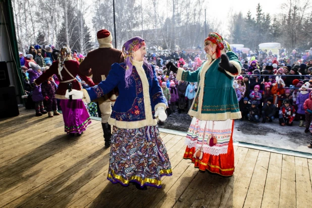 Традиционный праздник Масленица.