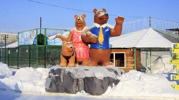 В барнаульском зоопарке зимой.