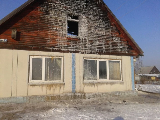 Пожар в селе Малоенисейском уничтожил жилой дом.