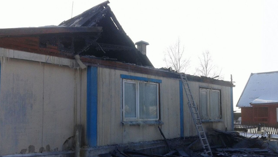Пожар в селе Малоенисейском уничтожил жилой дом.