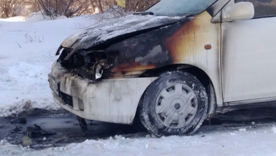 В Рубцовске сгорел автомобиль. 28 января 2018 года.