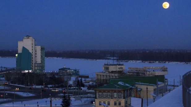 Кровавое суперлуние и затмение в Барнауле.