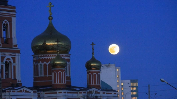 Кровавое суперлуние и затмение в Барнауле.