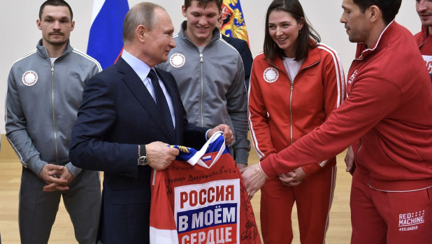 Владимир Путин с олимпийцами.