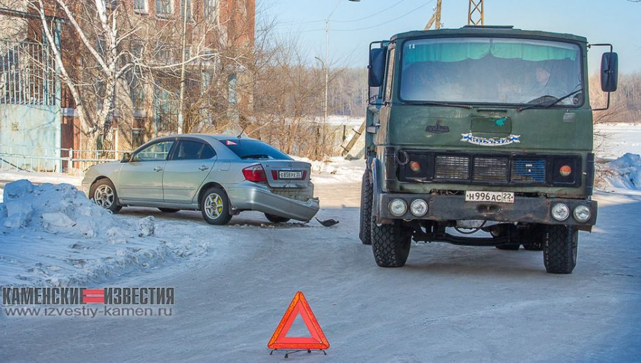 В Алтайском крае столкнулись Toyota и МАЗ.