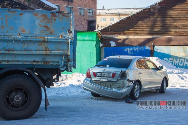 В Алтайском крае столкнулись Toyota и МАЗ.