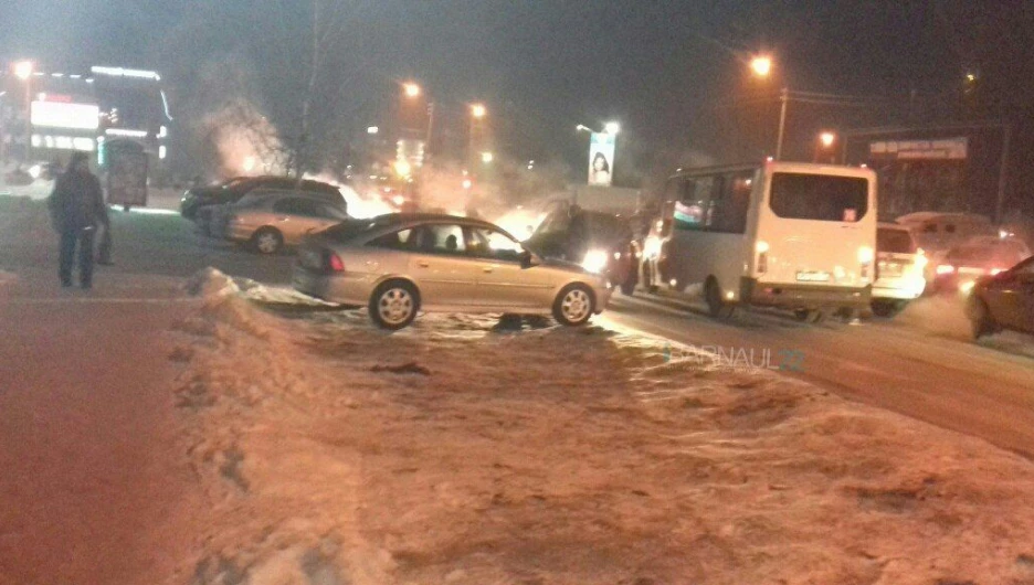 ДТП в Барнауле на Шумакова, 2 февраля 2018.