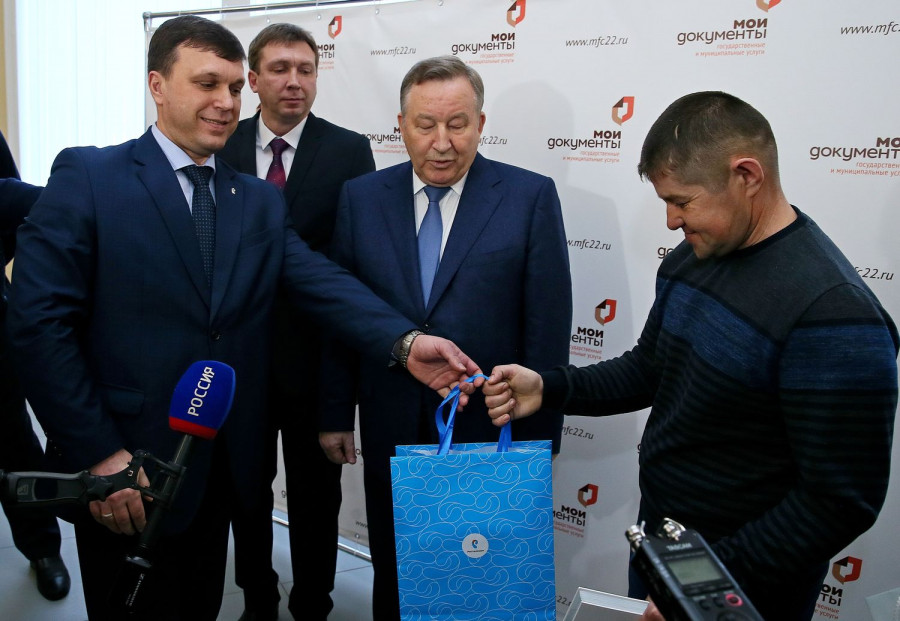 &quot;Ростелеком&quot; поздравил миллионного пользователя портала госуслуг в Алтайском крае. 1 февраля 2018 года