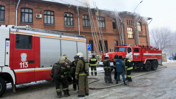 Пожар в "Доме афганца" в Барнауле.