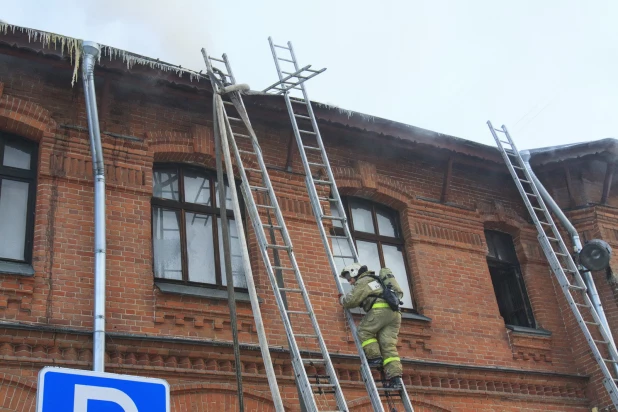 Пожар в "Доме афганца" в Барнауле.