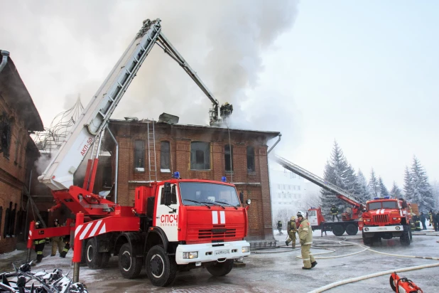 Пожар в "Доме афганца" в Барнауле.