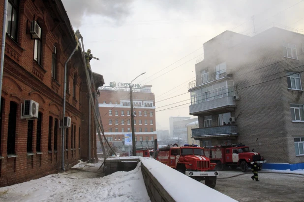 Пожар в "Доме афганца" в Барнауле.