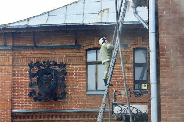 Пожар в "Доме афганца" в Барнауле.