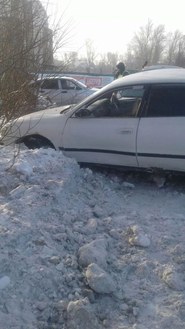 В Алтайском крае в жутком столкновении иномарок пострадали два человека.