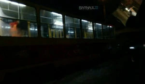 В Барнауле трамвай сошел с рельсов