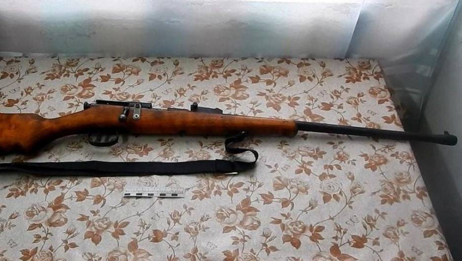  Алтайском крае у мужчины изъяли винтовку с запасом патронов и три килограмма наркотиков.