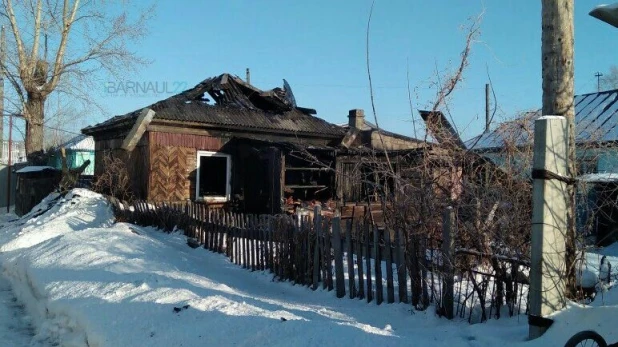 На ВРЗ сгорел частный дом.