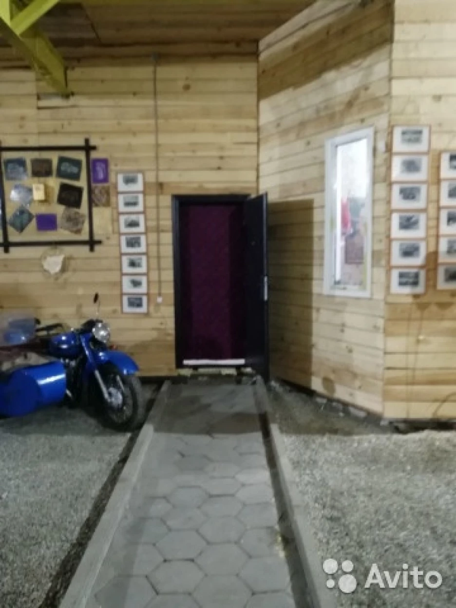 за гаражами член