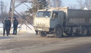 КамАЗ сбил мужчину.