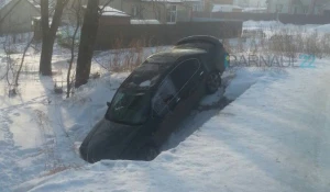 Машина съехала в реку.