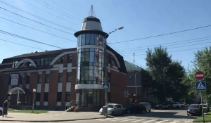 В Барнауле продают здание, где раньше располагался офис Сбербанка.