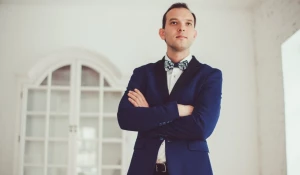 Ведущий Антон Белоуско