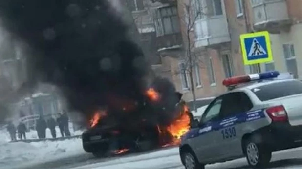 В Рубцовске сгорела машина.