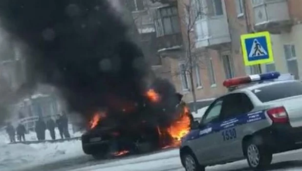 В Рубцовске сгорела машина.