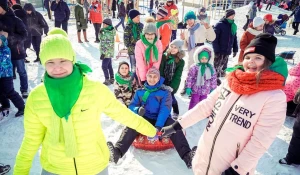 Зимний футбол и "блинные эстафеты" в квартале "Дружный".