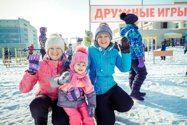 Зимний футбол и "блинные эстафеты" в квартале "Дружный".