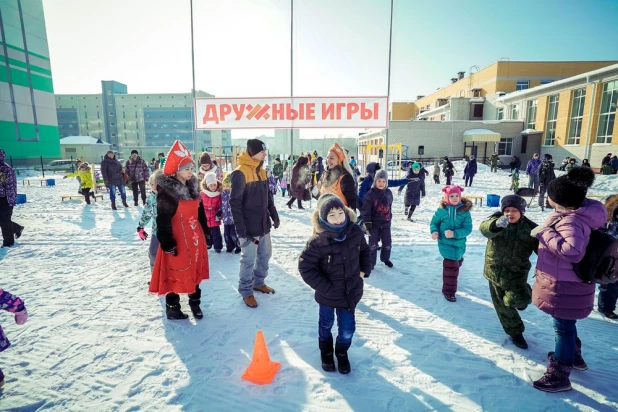 Зимний футбол и "блинные эстафеты" в квартале "Дружный".