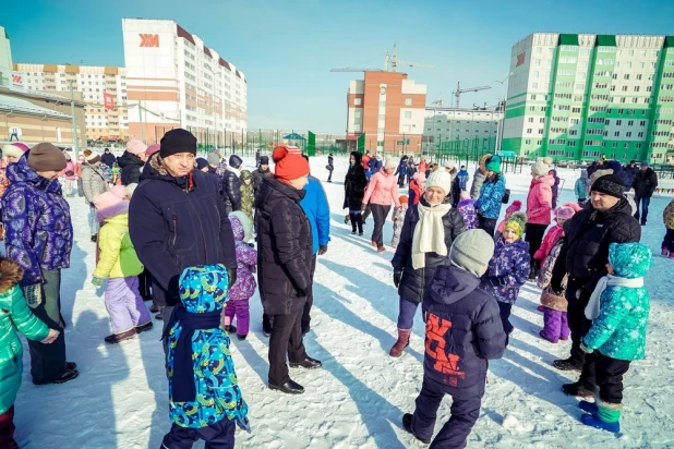 Зимний футбол и "блинные эстафеты" в квартале "Дружный".