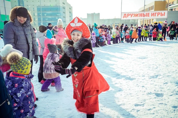 Зимний футбол и "блинные эстафеты" в квартале "Дружный".