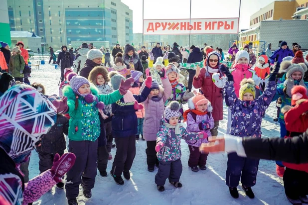 Зимний футбол и "блинные эстафеты" в квартале "Дружный".