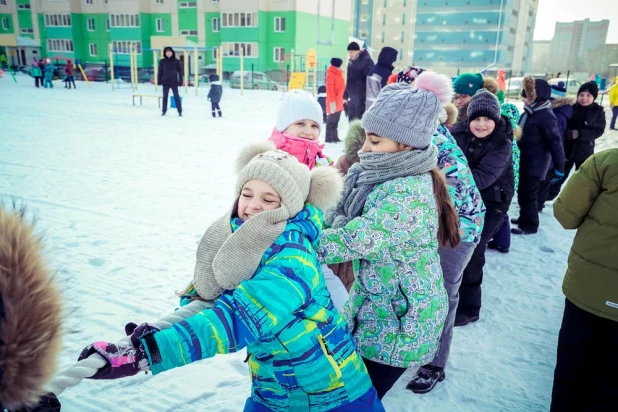 Зимний футбол и "блинные эстафеты" в квартале "Дружный".