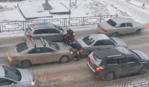 Аварии на перекрестке проспекта Калинина и улицы Профинтерна.