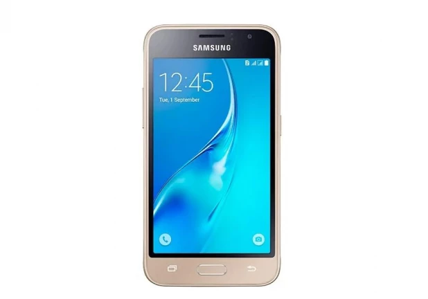 Смартфон Samsung Galaxy J1.