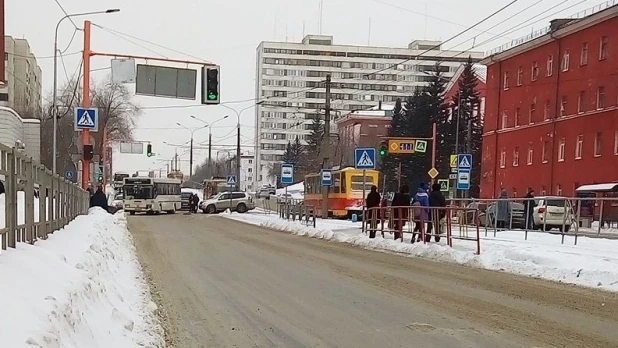 ДТП в Барнауле с участием автобуса.