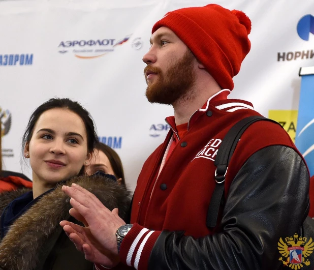 Олимпийские чемпионы прилетели в Москву.