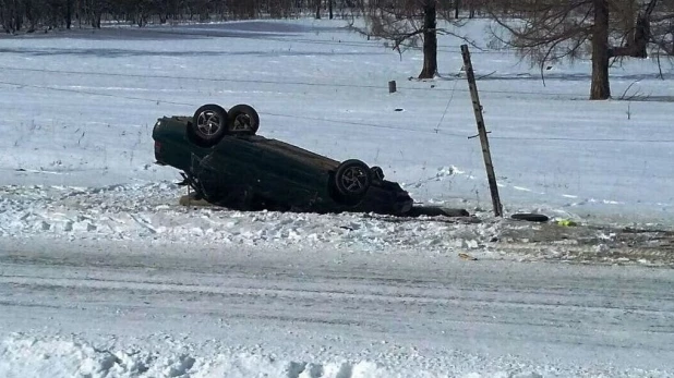 На Алтае в перевернувшемся автомобиле погибла 6-летняя девочка.