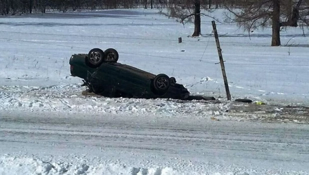 На Алтае в перевернувшемся автомобиле погибла 6-летняя девочка.