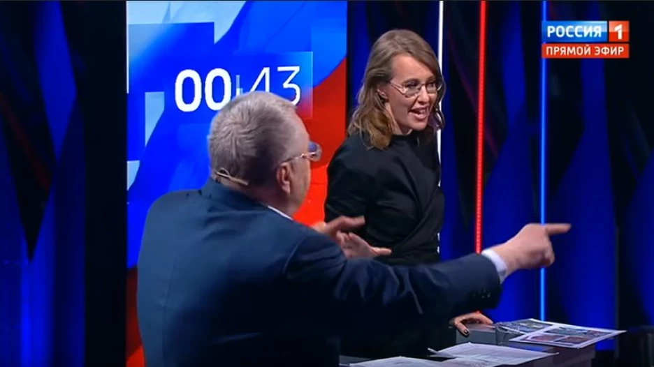 Собчак плеснула водой в Жириновского.