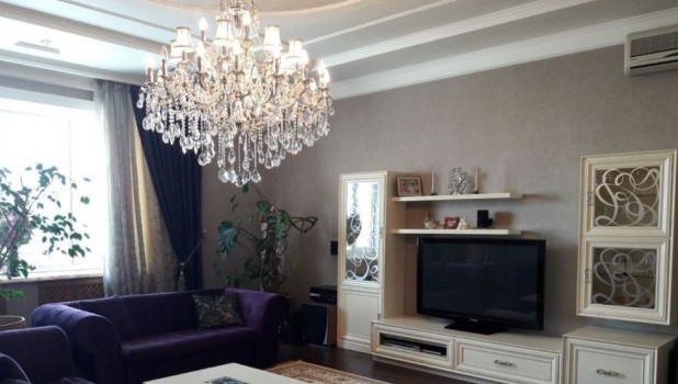 В Барнауле продают элитную квартиру с комплексом отдыха.