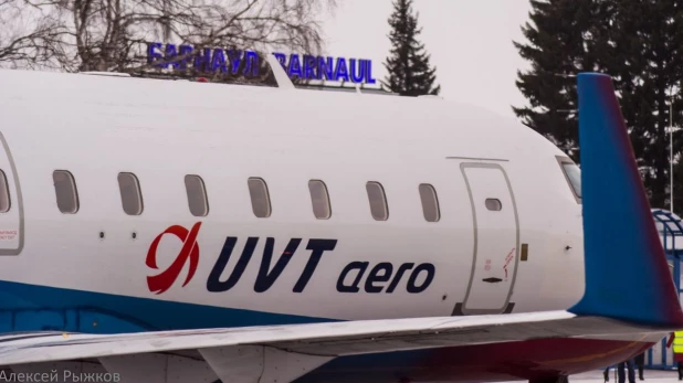 CRJ200 в барнаульском аэропорту.