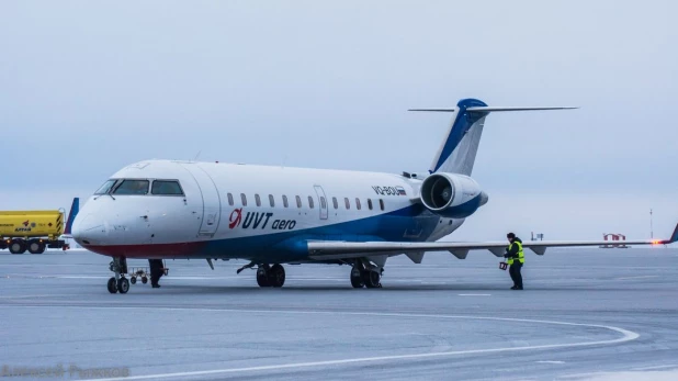 CRJ200 в барнаульском аэропорту.