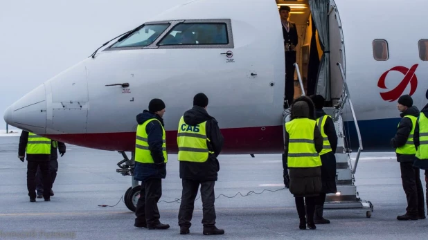 CRJ200 в барнаульском аэропорту.