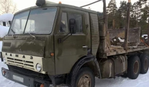 На Алтае КамАЗ сбил мужчину, его увезли в больницу.