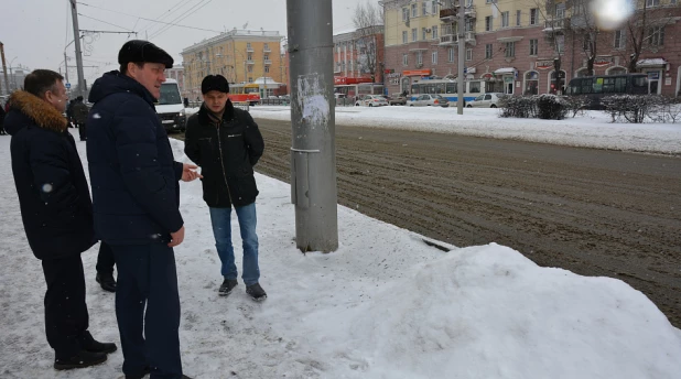 Сергей Дугин проверил, как убирают снег в Барнауле. 10 марта 2018 года.