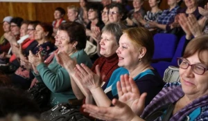 Ветераны на праздничном концерте.