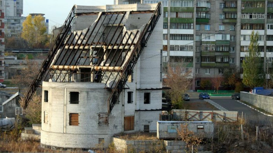 Недостроенный энергоавтономный дом в Барнауле на улице Папанинцев, 113. Фото: sergey-sherbin.livejournal.com